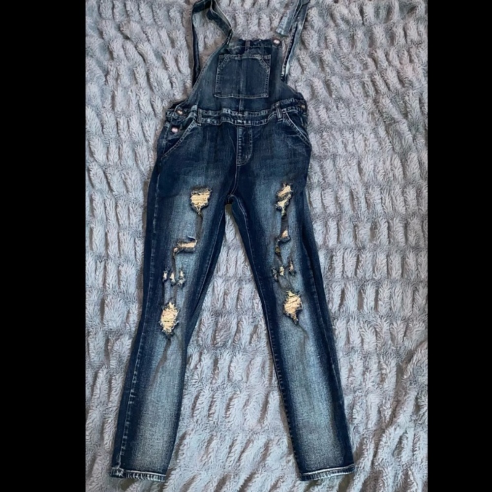 Ripped Jeans/Overalls